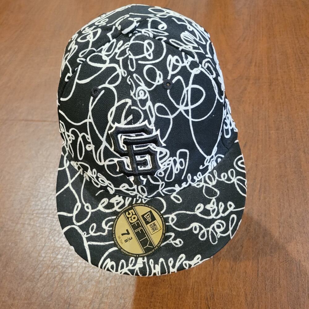 SF GIANTS New Era 59Fifty San Francisco Giants Fitted size 7 3/8 hat. New